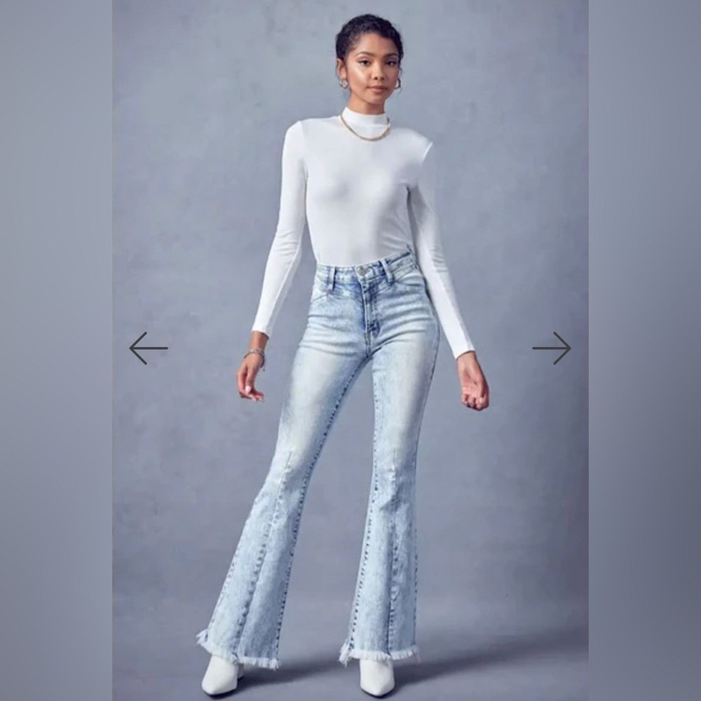 NWT Kancan High Rise Flare 11/29